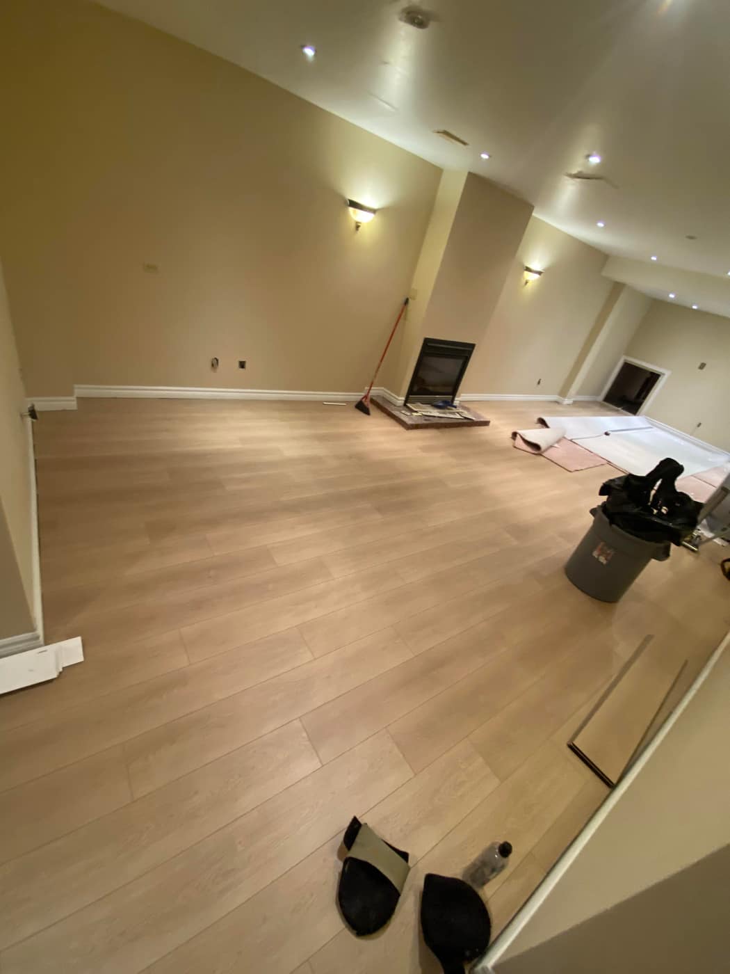 Vinyl / Laminate