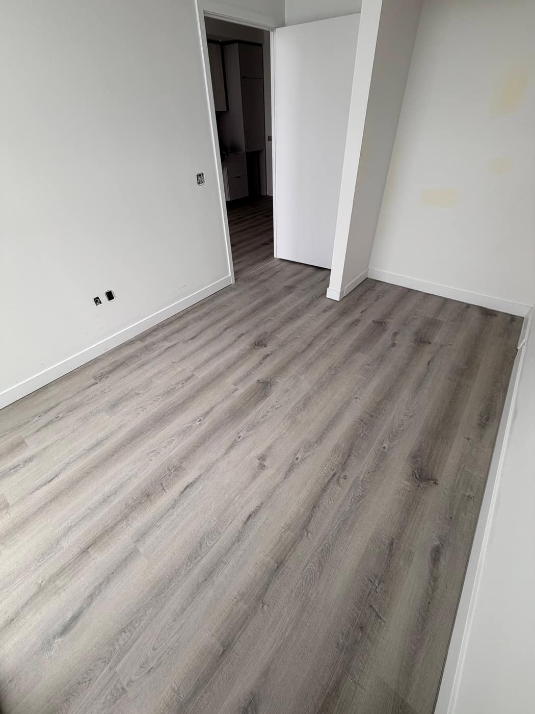 Vinyl / Laminate